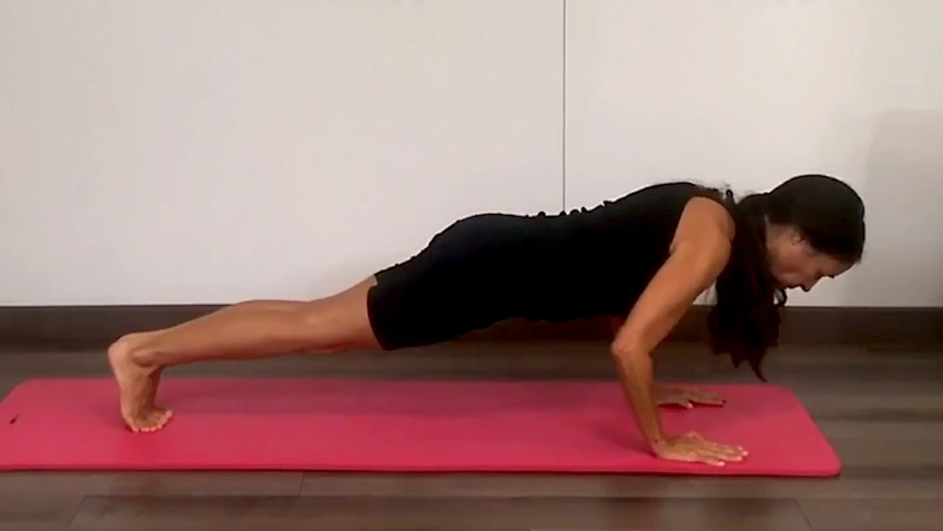 Fátima Pastor Andreu explica cómo realizar correctamente el ejercicio 34 de la serie clásica del Método Pilates: The Push Up