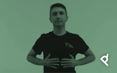 Vicente Juan Asencio explicando la respiración en el Método Pilates