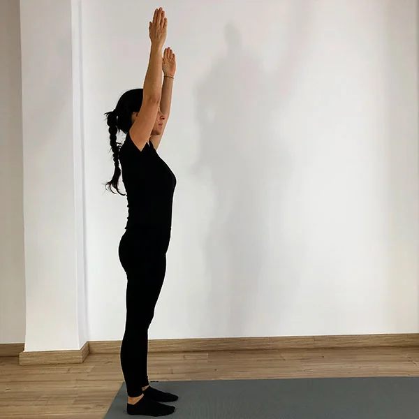 Fátima Pastor Andreu ejecutando el ejercicio de Pilates Mat The Push Up en posición 1