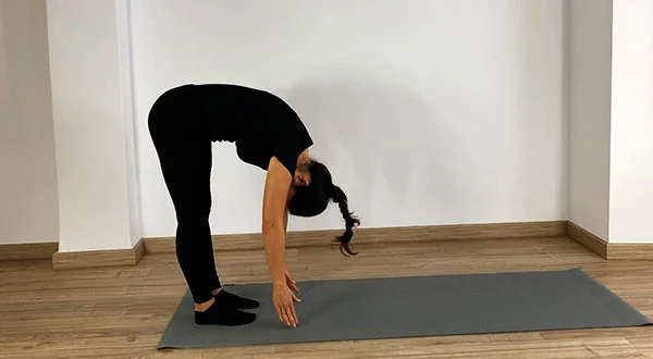Fátima Pastor Andreu ejecutando el ejercicio de Pilates Mat The Push Up en posición 2