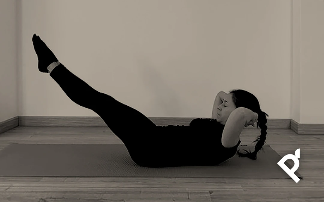 pilates-consciente-fatima-lift-and-lower Fátima Pastor Andreu ejecutando el ejercicio Lift and Lower de Pilates Mat