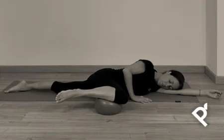 Fátima Pastor Andreu en un ejercicio de Pilates Mat de Relajación