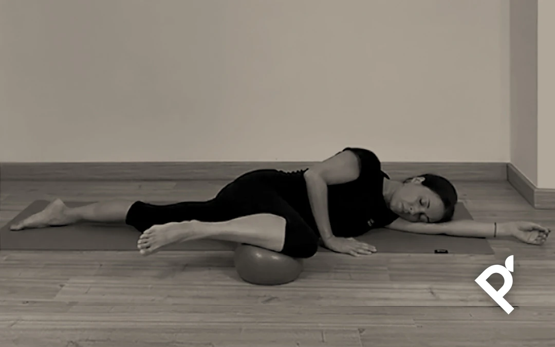 pilates-consciente-fatima-metodo-pilates-relajacion Fátima Pastor Andreu en un ejercicio de Pilates Mat de Relajación