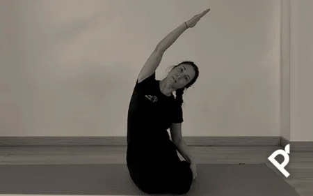 Fátima Pastor Andreu realizando el ejercicio de Pilates Mat The Mermaid