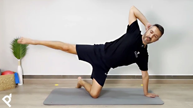 Vicente Juan Asencio en la clase de Pilates mat de nivel intermedio I31